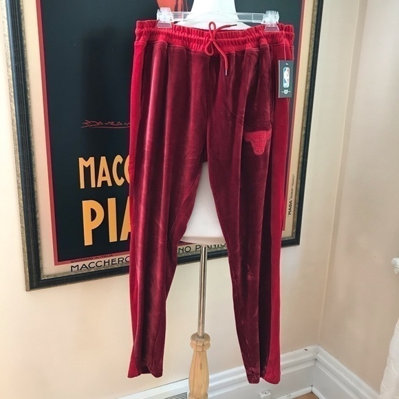 NBA: NWT Bulls Vintage 90s Style Red Velvet Drawstring Lounge Sweat Pants - Picture 7 of 7